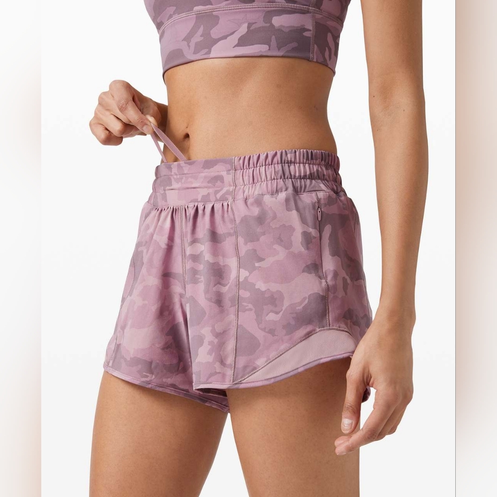 Lululemon Hotty Hot Short II Long 4 Incognito Camo Pink - Size 6TALL EUC